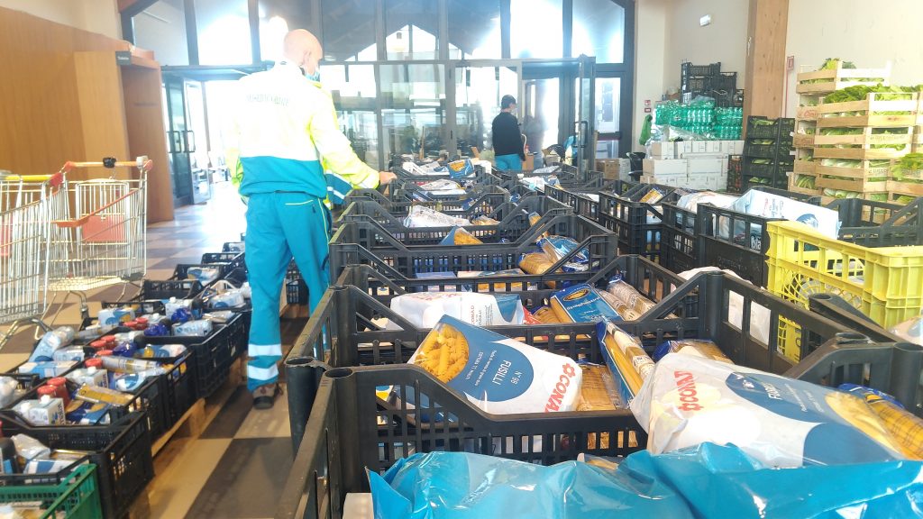 Fiumicino, 180 pacchi alimentari per le famiglie bisognose e il centro covid aperto a Santo Stefano