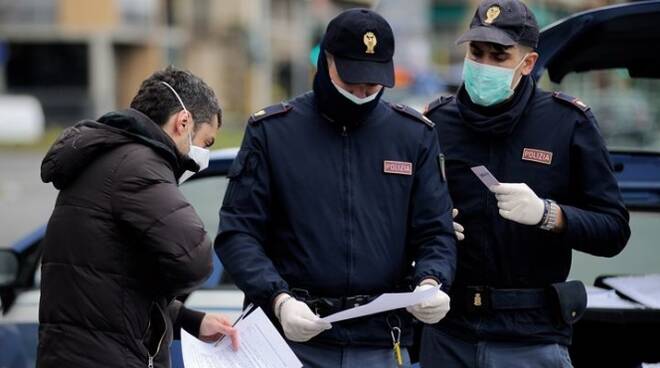 Fiumicino: chiusi due ristoranti e multato un no mask