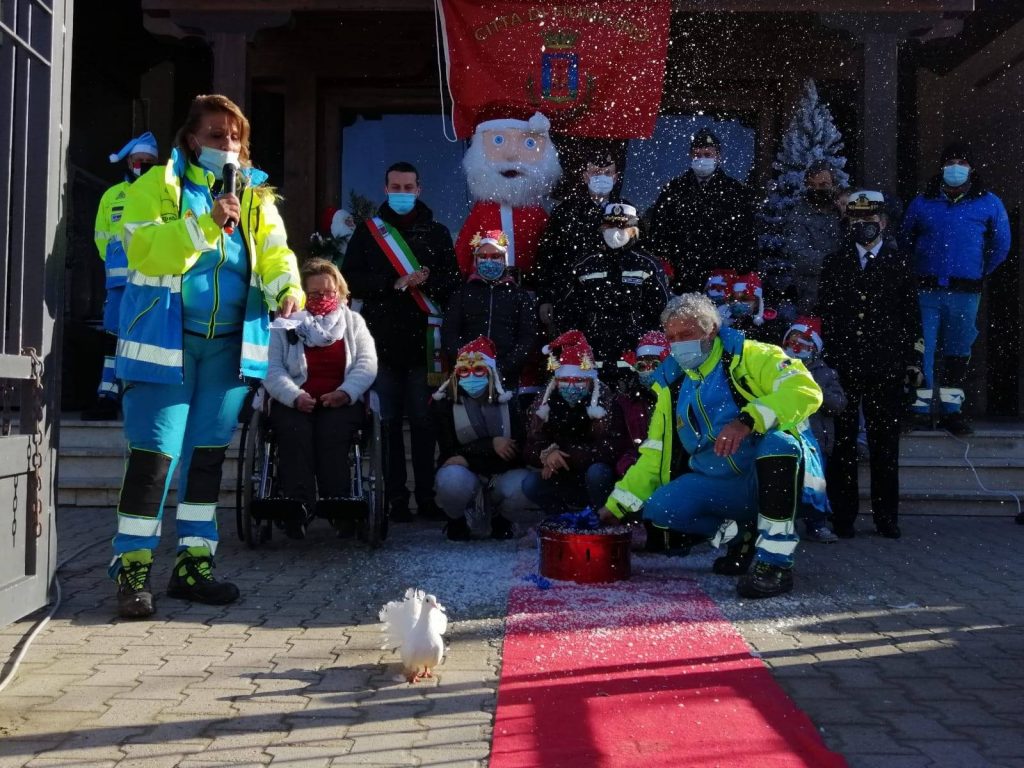 Fiumicino: Polizia locale e aeronautica donano regali ai bambini