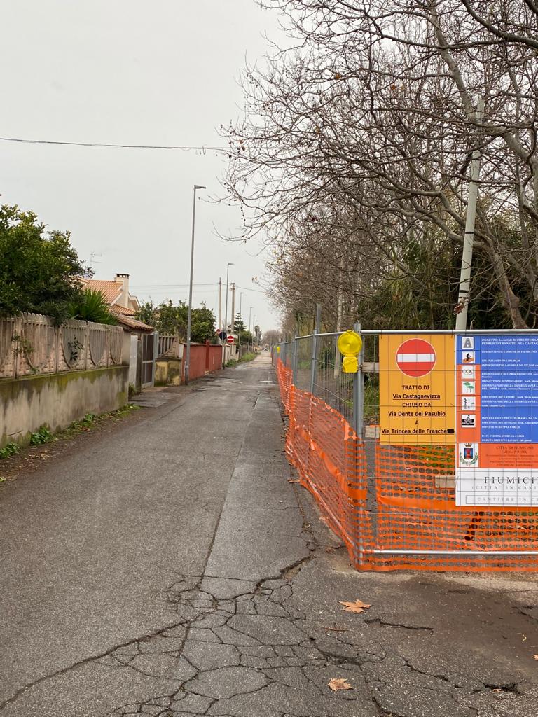 Fiumicino, restyling in corso a via Castagnevizza a Isola Sacra