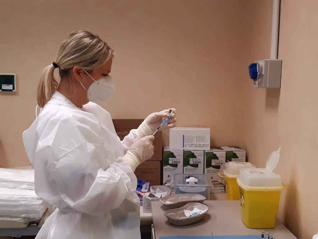 Vaccino covid, definite le modalità per la distruzione dei residui