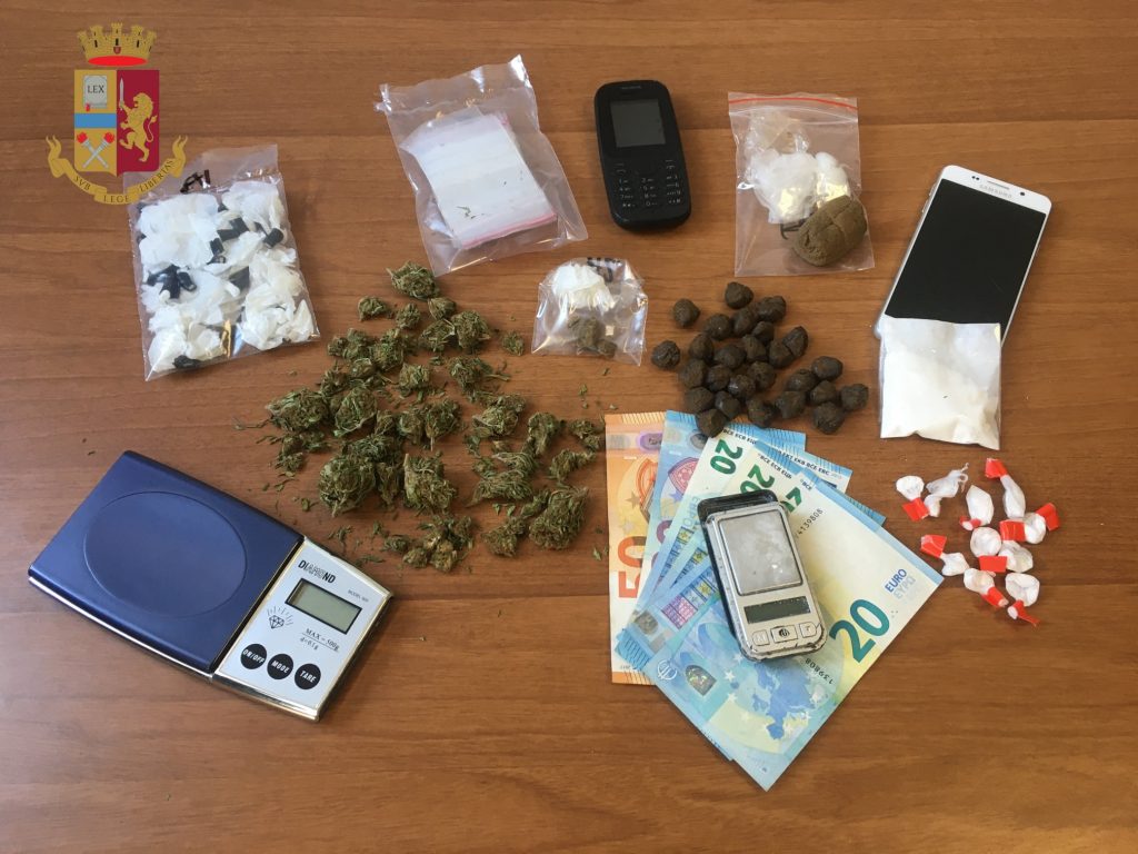 Droga: sequestrati quasi 2 kg tra eroina, coca, hashish, marijuana e shaboo