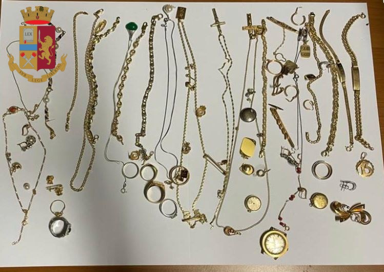 Svaligiano villetta in trasferta a Cerveteri: 4 in manette