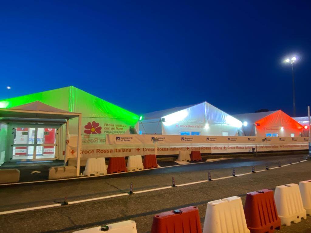 Fiumicino, partita nel parcheggio lunga sosta dell'aeroporto la somministrazione del vaccino AstraZeneca