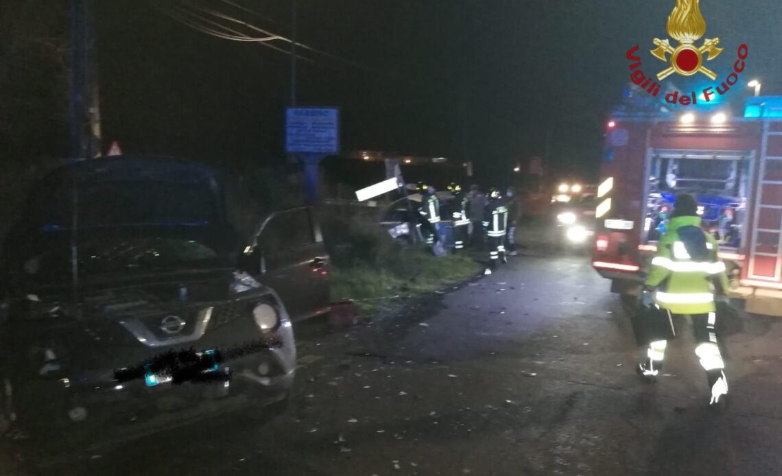 Anguillara, scontro fra due auto. Sul posto i vigili del fuoco