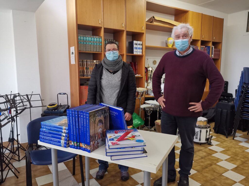 Ladispoli: donata agli studenti della Corrado Melone una enciclopedia