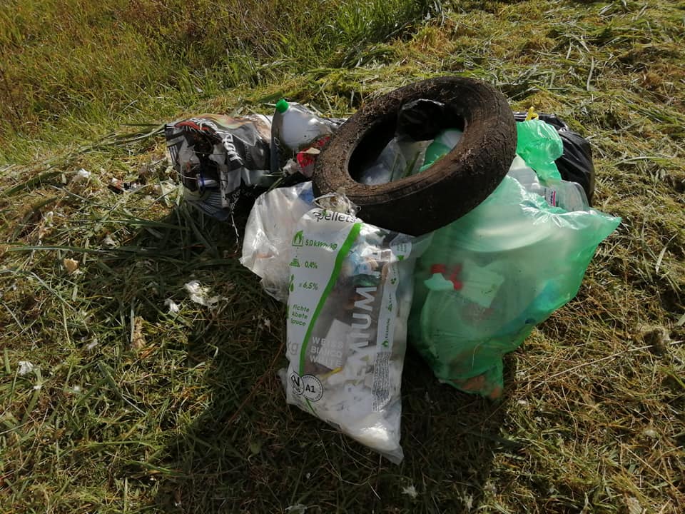 Cerveteri, discarica a cielo aperto in via Casale di Centocorvi: la segnalazione