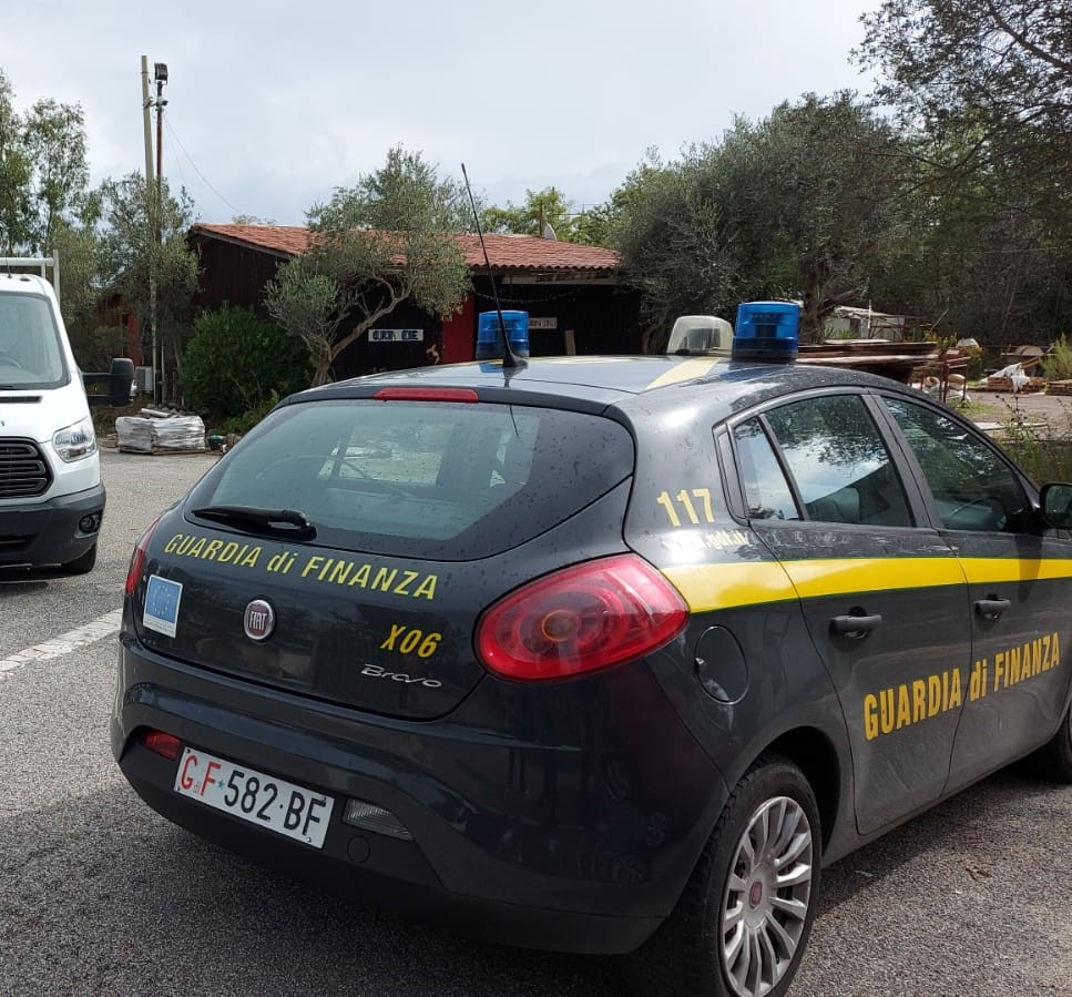 Sequestrate due discariche abusive ad Ostia Antica e Malagrotta