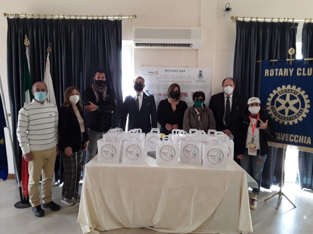 Civitavecchia, il Rotary dona pasti caldi alle famiglie bisognose