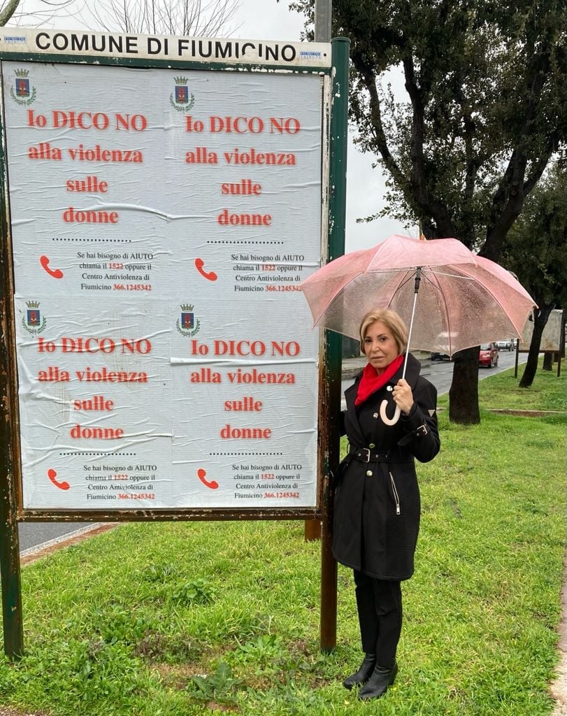 Fiumicino: manifesti contro la violenza sulle donne in tutta la città