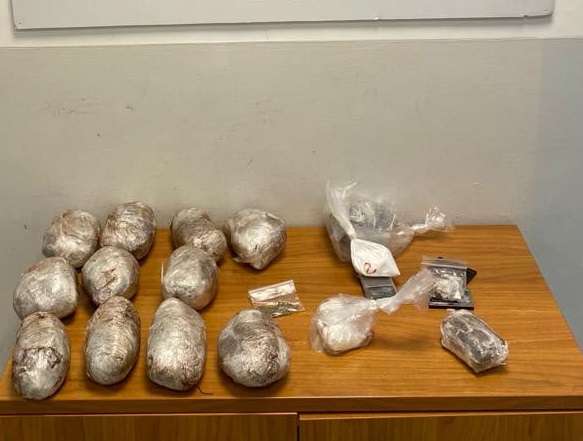 Droga: Sequestrati 2 Chili Di Marijuana, Un Chilo Di Hashish E Mezzo ...