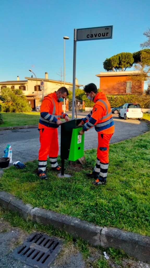 Ladispoli: posizionati altri 38 ecodog sul territorio comunale