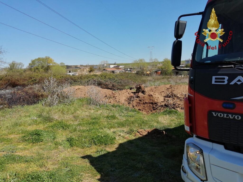 Anguillara: a fuoco sterpaglie, tempestivo intervento dei vigili del fuoco