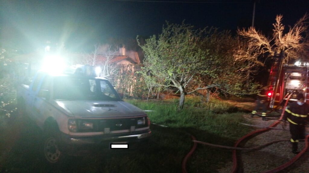 Cerveteri, a fuoco un casale a Pian della Carlotta