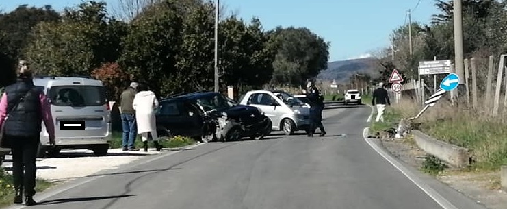 Cerveteri: esce fuori strada, paura in via del Sasso