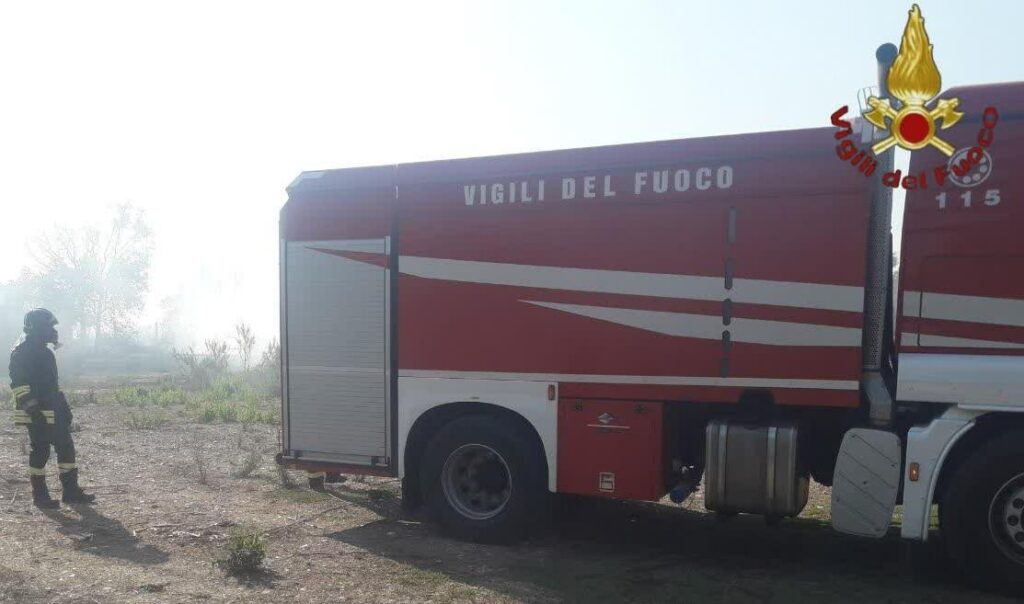 Fiumicino: fiamme al ristorante Blue Delphin, struttura quasi completamente distrutta