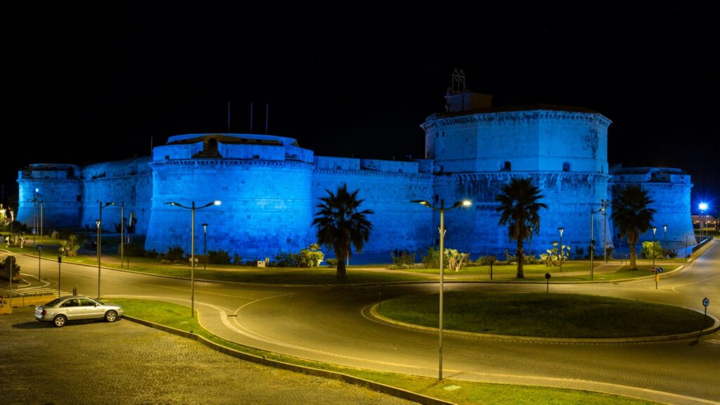 Civitavecchia: il Forte Michelangelo si illumina di blu per la Giornata europea del mare