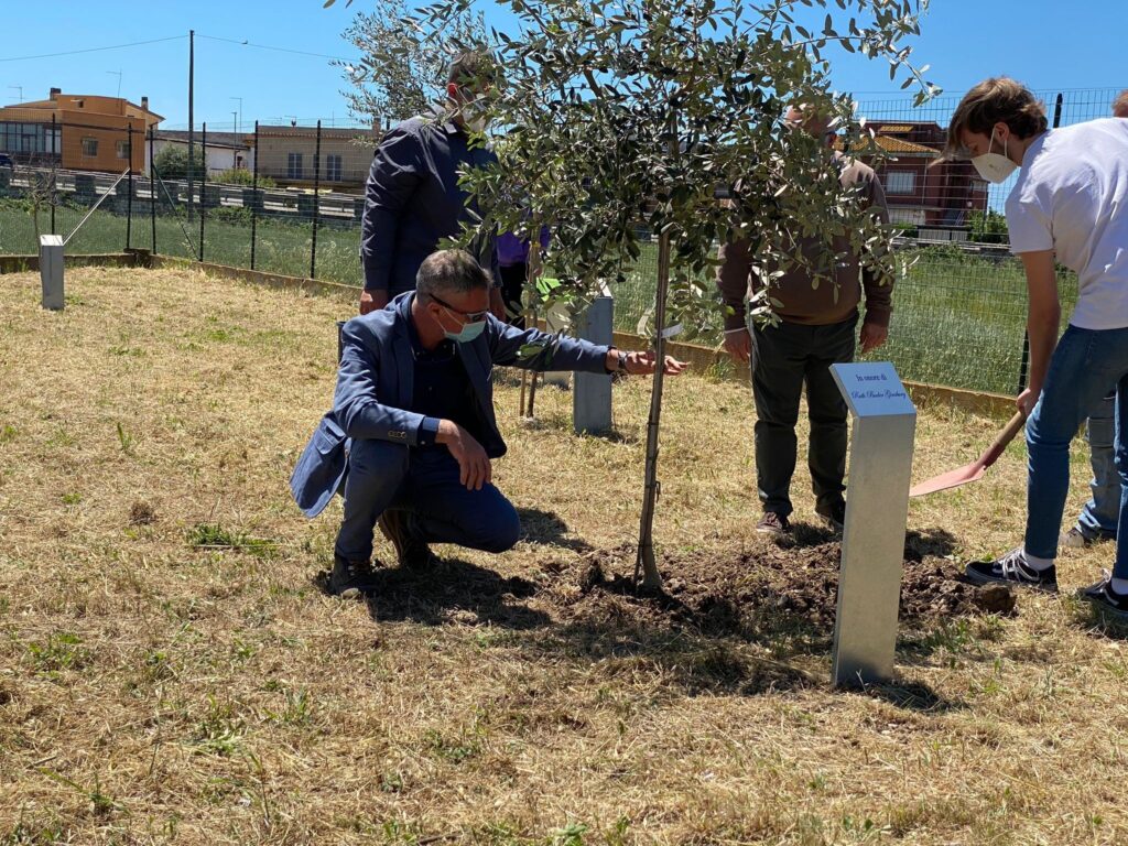 Fiumicino: due nuovi ulivi nel giardino dei giusti al Leonardo da Vinci