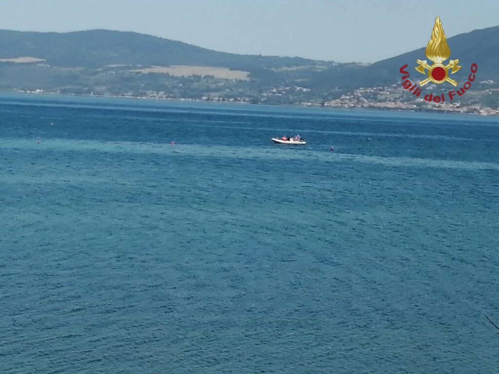 Bracciano, turista disperso nel lago: senza sosta le ricerche dei VVF