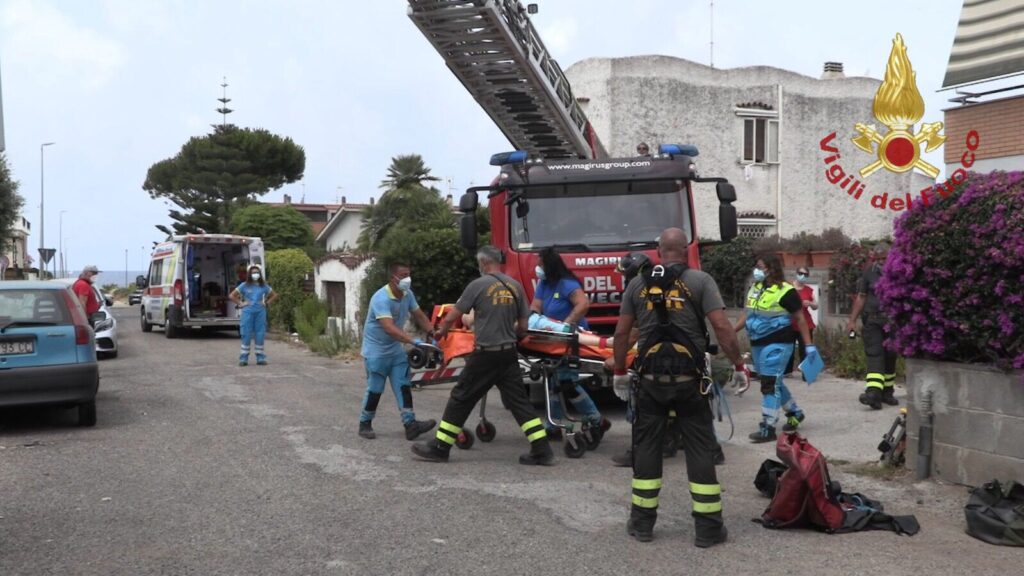 Santa Marinella, cade in casa e si frattura il femore. 73enne soccorsa dal 118 e dai Vigili del Fuoco