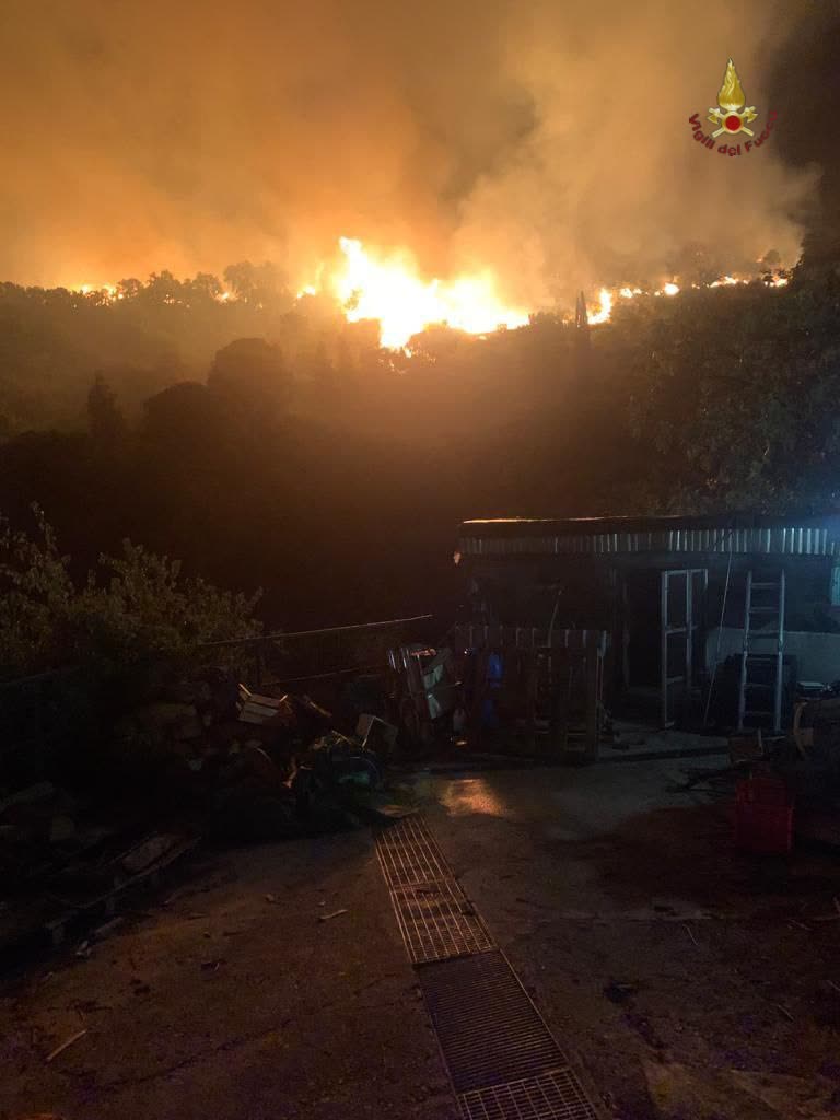 incendio tivoli evacuati palazzi
