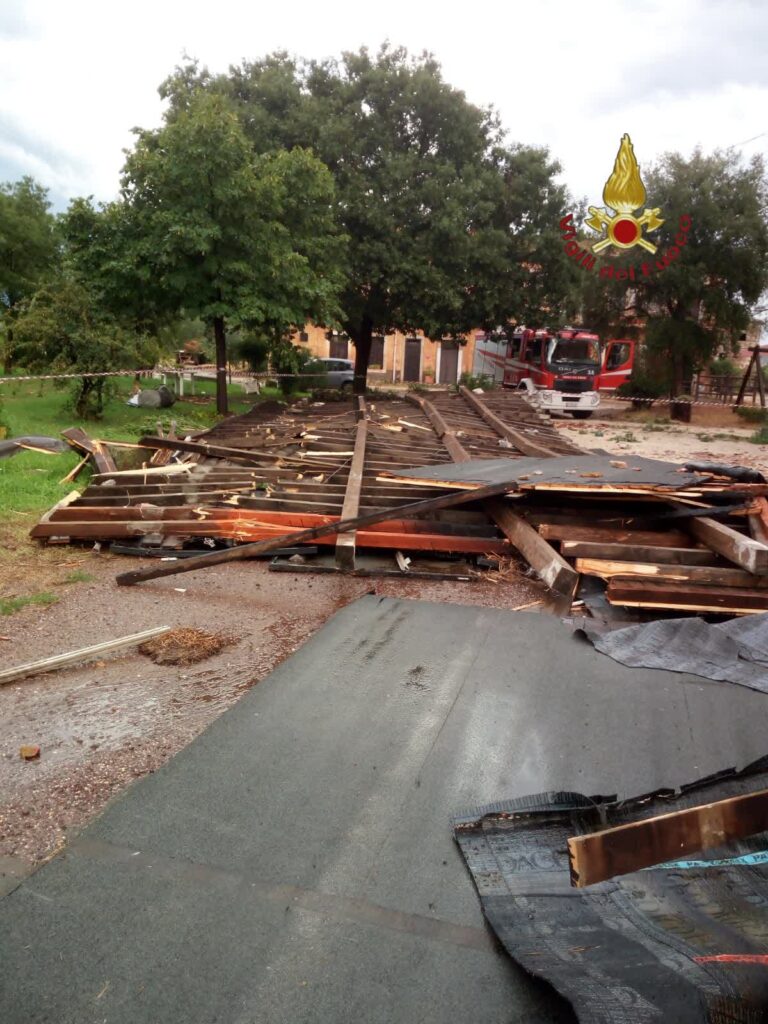 maltempo roma famiglie evacuate
