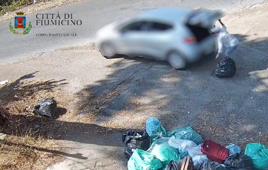 fiumicino incivili foto trappole