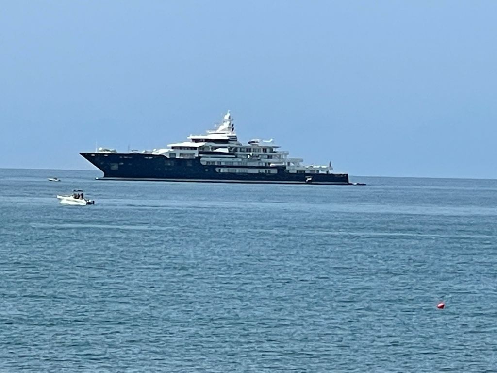 ladispoli mega yacht