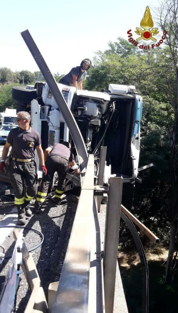 autoarticolato rampa roma incastrato