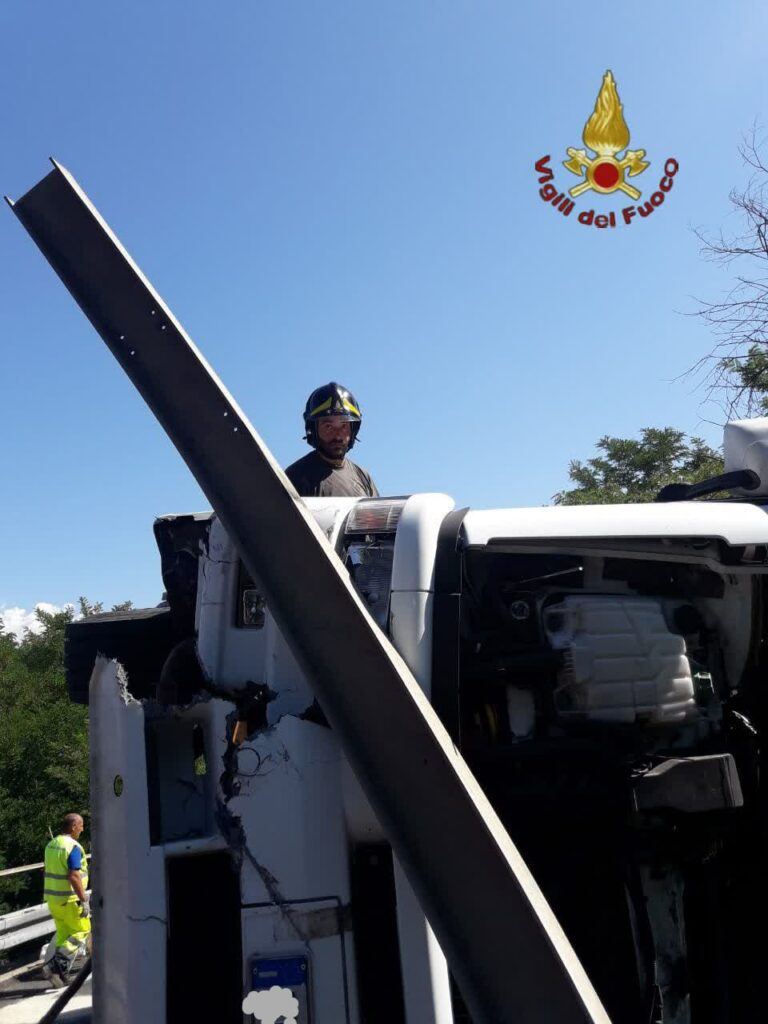 autoarticolato rampa roma incastrato