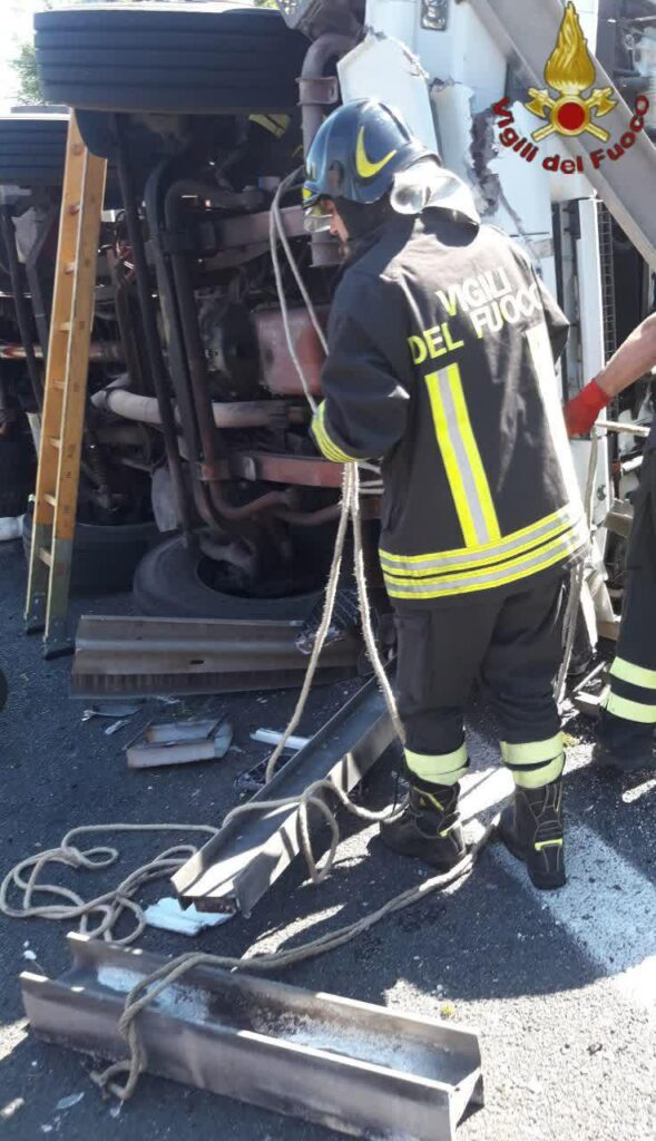 autoarticolato rampa roma incastrato