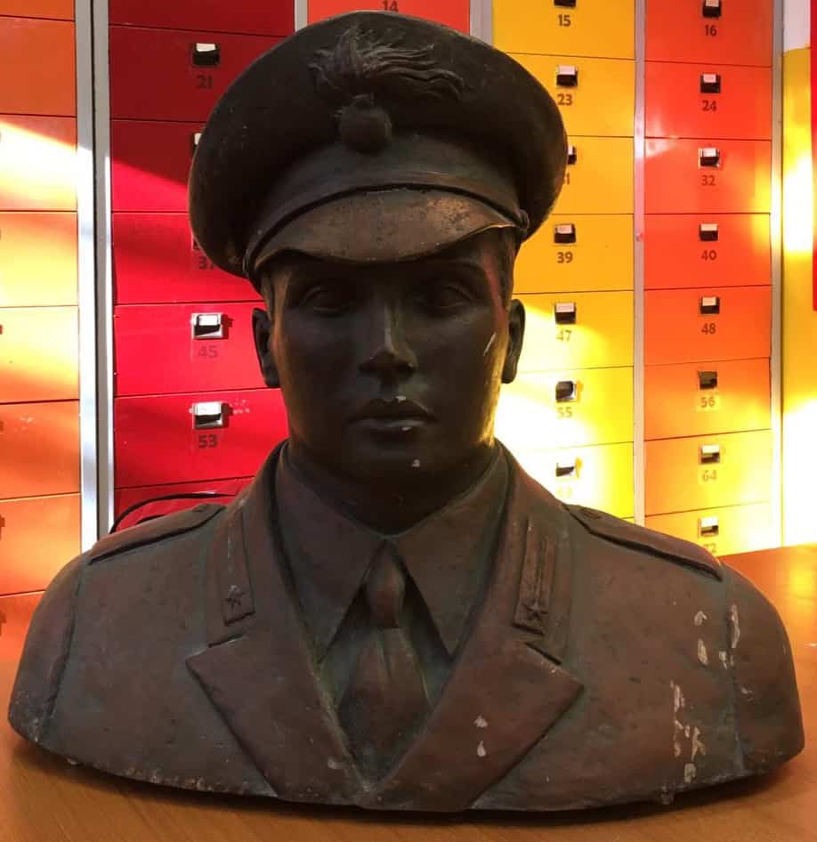 Cerveteri, il busto di Salvo D'Acquisto torna a scuola