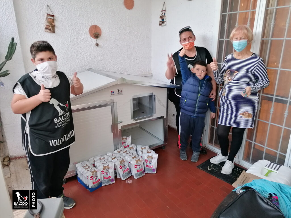 L’Associazione BALZOO Litorale Nord di Roma continua nelle donazioni delle casette per colonie feline e arrivano a Ladispoli.