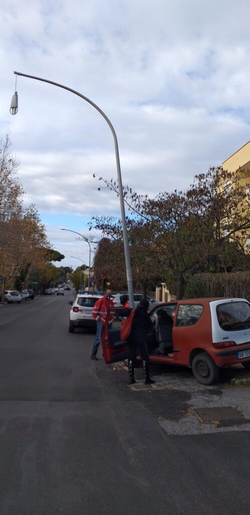 Santa Marinella: incidente su via Rucellai, coinvolta una donna