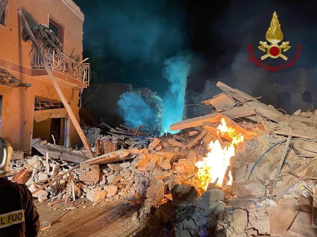 Esplosione Ravanusa, 2 i morti e ancora 7 i dispersi. Non ci sarebbero bambini sotto le macerie