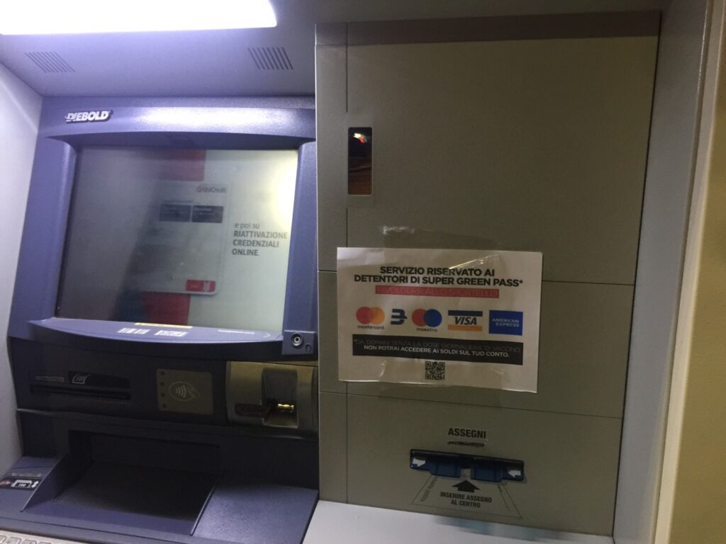 Cerveteri: CasaPound provoca: "Vuoi prelevare i tuoi soldi? Vaccinati"