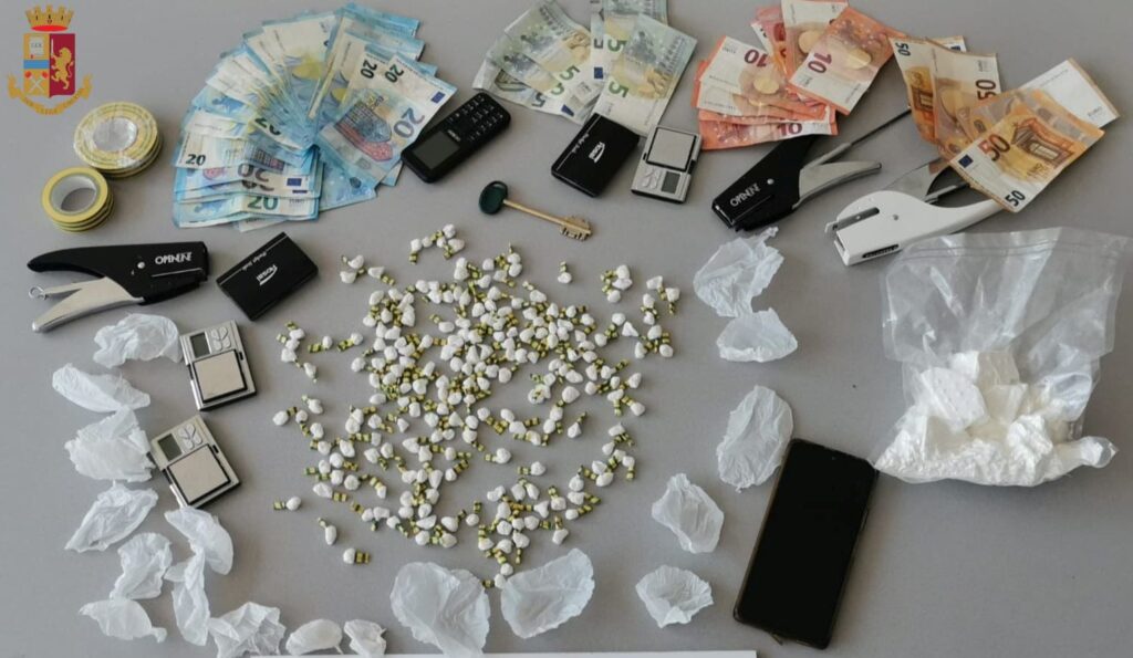Lotta allo spaccio di sostanze stupefacenti: 24 arresti della Polizia tra Ladispoli, Roma e Ostia