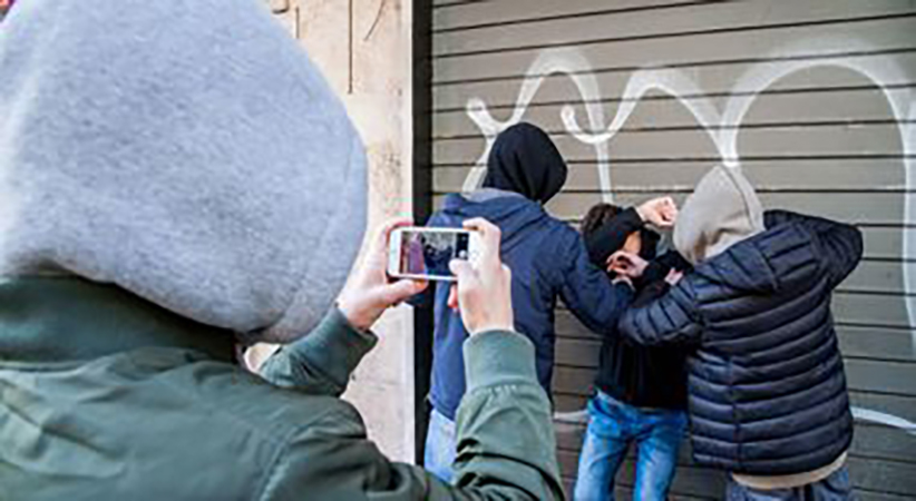 Ladispoli, 15enne picchiato a sangue da un gruppo di bulli