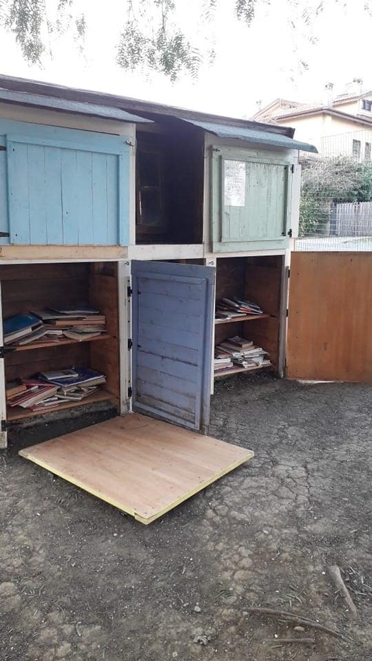 danneggiato casottino libri Valcanneto