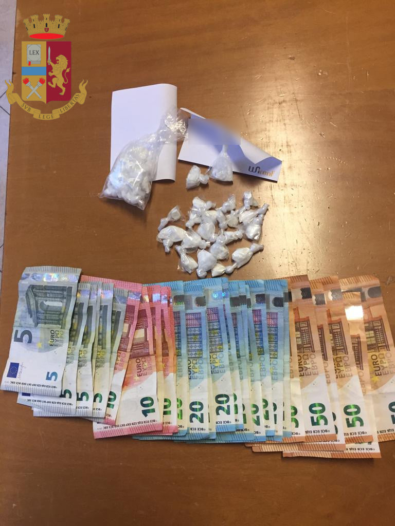 Controlli antidroga: arrestate 8 persone e sequestrati oltre 300 grammi di droga e 2000 euro