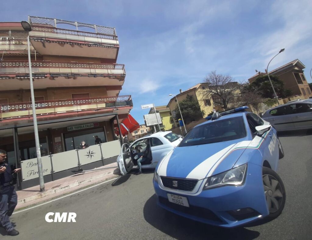 Ladispoli fuga auto rubata