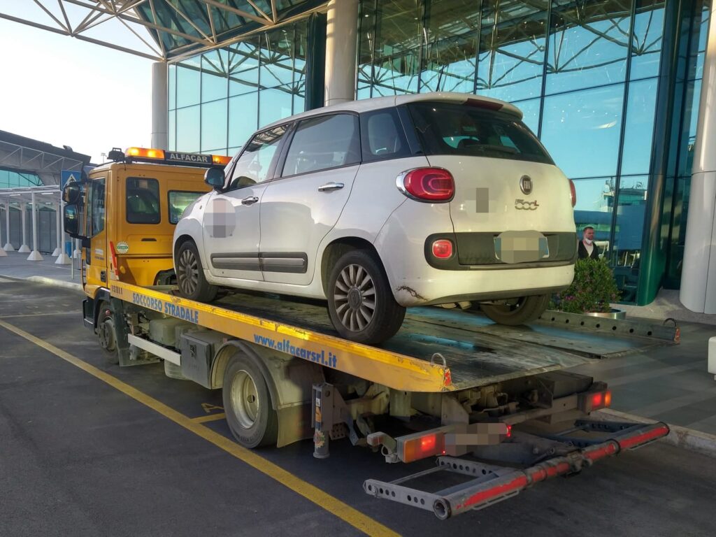 Fiumicino sequestrato taxi