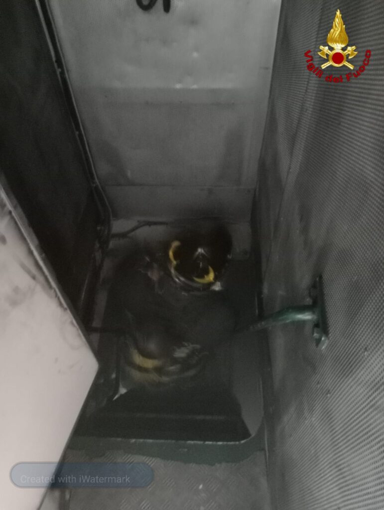 Civitavecchia incendio nave Punta Azzurra