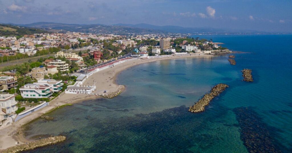 S. Marinella, Tidei: ''Al via i lavori di sistemazione del tratto di spiaggia libera in centro città''