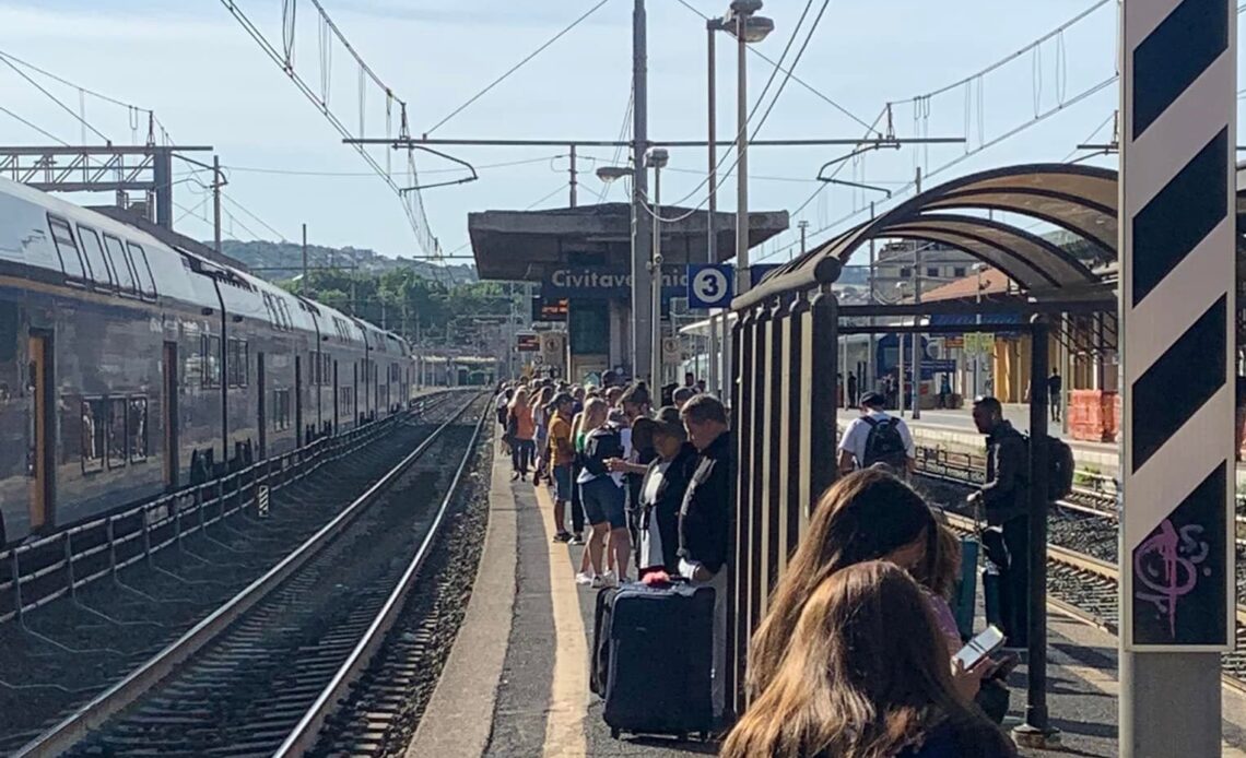 Mercoledì nero per i pendolari alla Stazione di Civitavecchia: caos, ritardi e corse sospese