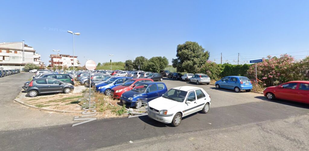 Ladispoli parcheggio multipiano vicolo Pienza