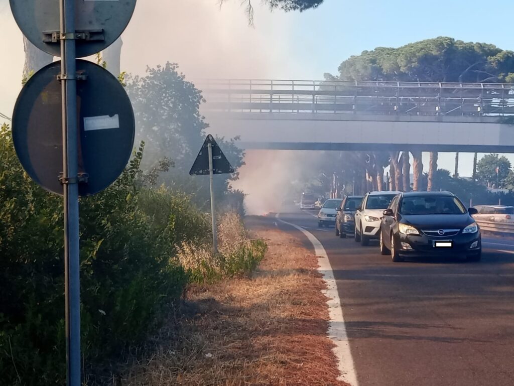 Incendio Aurelia strada chiusa