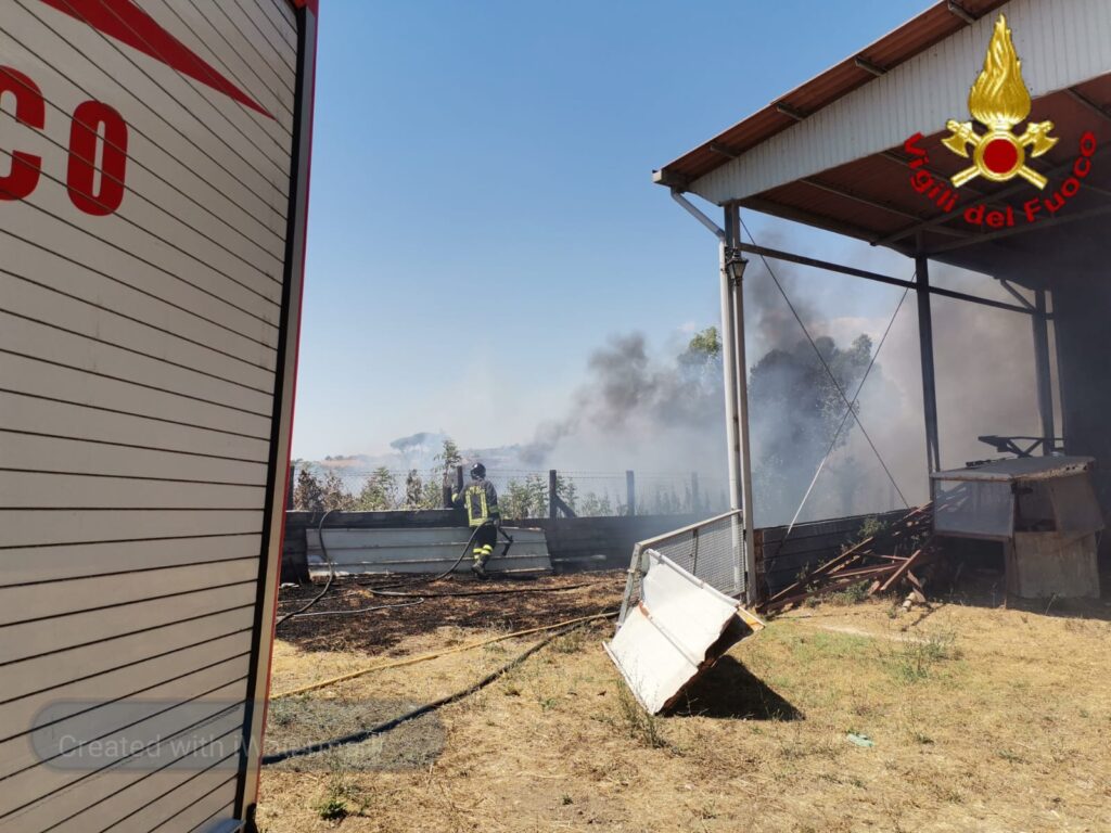 Incendio Fiumicino capannone