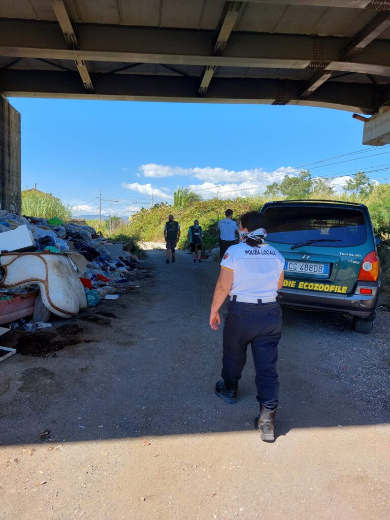 Ladispoli: mega discarica abusiva, intervento della locale e di Fareambiente