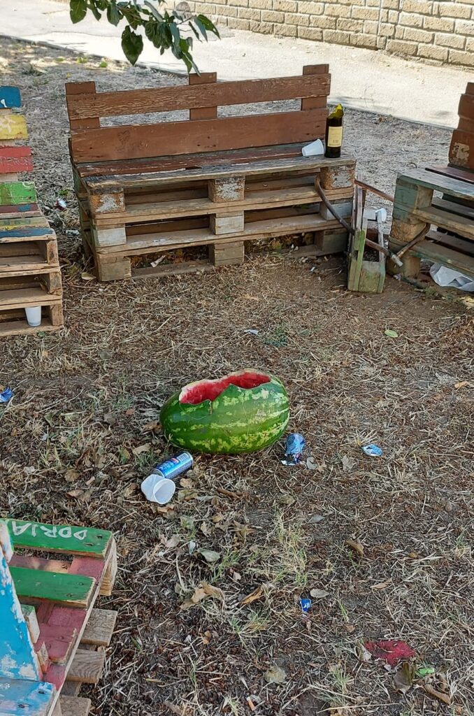 Cerveteri: gli incivili colpiscono il parco delle Foibe